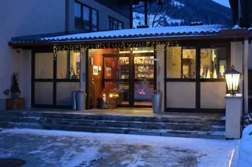 Dahoam By Sarina - Hotel & Suites