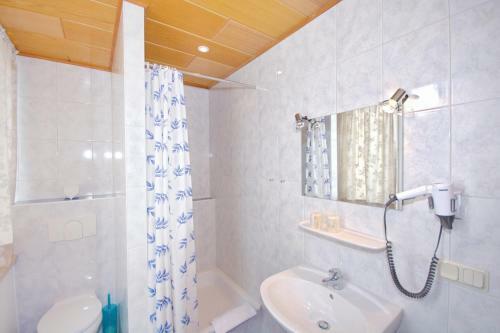 Hostal Pension Middel