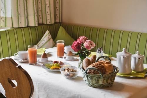 Hostal Pension Zoeggeler