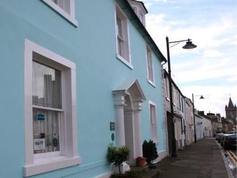 Hostal Baytree House Garden Studio