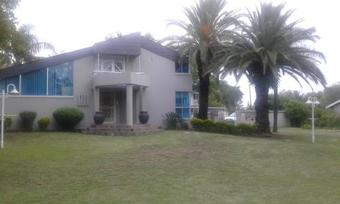 Hostal Zinzanathi Guesthouse