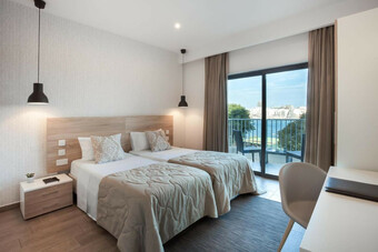 Hotel Plaza / Plaza Regency