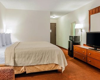 Hotel Quality Inn And Suites East