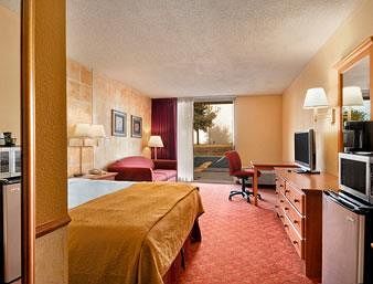 Hotel Baymont Inn & Suites