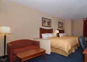 Hotel Comfort Suites Airport