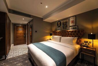 100 Queens Gate Hotel, Curio Collection By Hilton