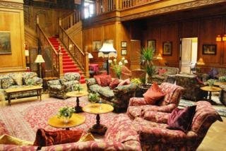 Lands Of Loyal Hotel