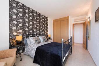 Vecindario-plaza Apartment