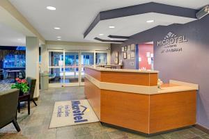 Hotel Microtel Inn And Suites Cherokee