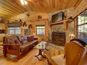 Tree Song Mountain Creek Cabin