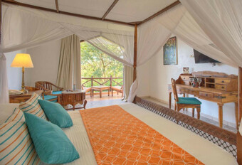 Hotel **bluebay Beach Resort & Spa**
