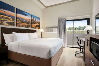 Hotel Baymont By Wyndham Monterey Park