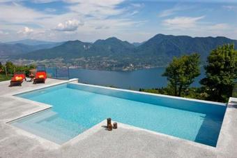 Premeno Villa Sleeps 12 Pool Wifi