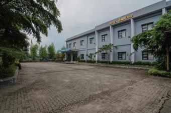 Hotel Reddoorz Plus Near Syamsudin Noor Airport