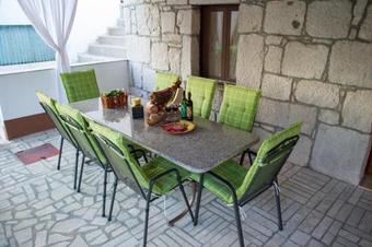 Kamena Villa
