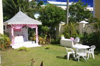 Hotel Bay Gardens Inn