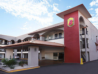 Hotel Super 8 Austin University/down