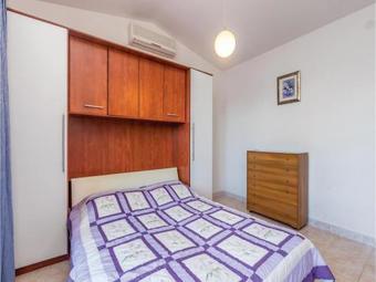 One-bedroom Apartment In Starigrad