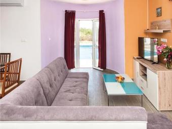 Four-bedroom Holiday Home In Cista Velika