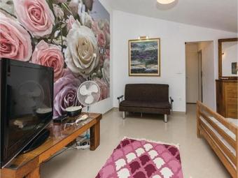 One-bedroom Apartment In Vir