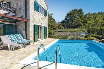 Praznice Villa Sleeps 8 Air Con Wifi