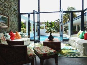 Luxury Villa With Steamroom & Steps Down To Surf Of Mt Irvine