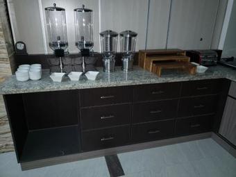 City Plaza Hotel & Suites