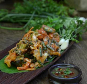 Hotel Inle Heritage Stilt Houses