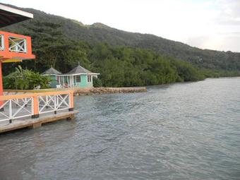 Hotel Bluefields Bay Resort