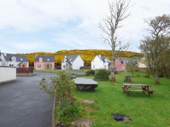 Lakehouse Hotel Cottage 9