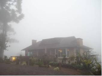 Hostal Bina's Haus Pousada, Cafeteria E Atelier