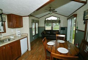 Arrowhead Camping Resort Cottage 12