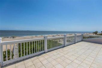 Four Seasons Private Home Home