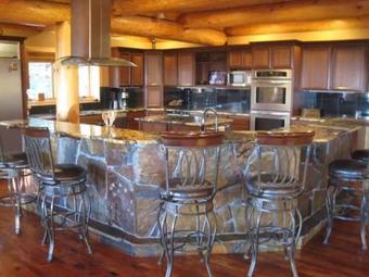 Hotel Log Castle Inn