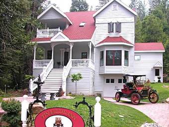 Bed & Breakfast Tin Lizzie Inn