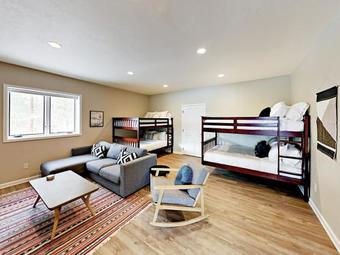 ?hemlock Hideaway? W/ Big Deck & Stunning Views Home