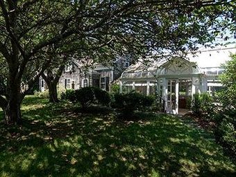 Village Latch Inn Hotel