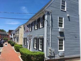 Bed & Breakfast Essex Street Inn