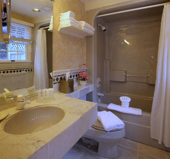 Hotel Pleasant Bay Village Resort