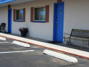 Motel White Eagle Inn & Family Lodge