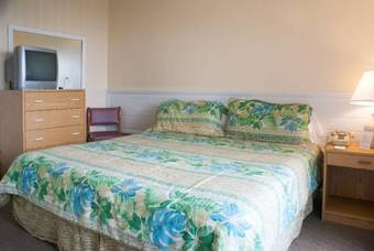 Hotel Coastal Waters Inn