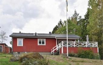 Two-bedroom Holiday Home In Vikbolandet