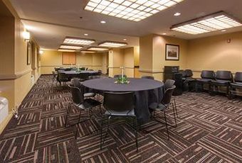 Hotel Red Roof Plus + Columbus Downtown-convention Center