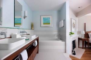 Casa Madrona Hotel And Spa