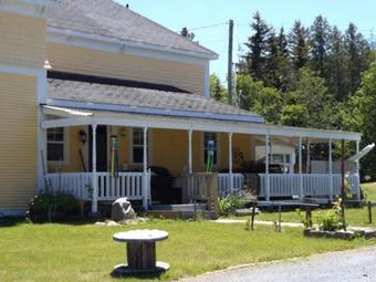 Posada Deer Island Inn