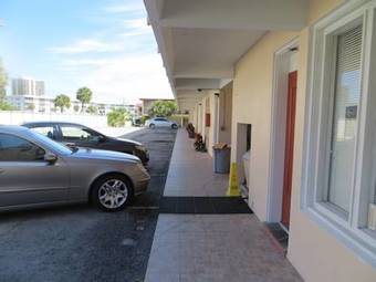 Motel Camelot Waterfront Inn