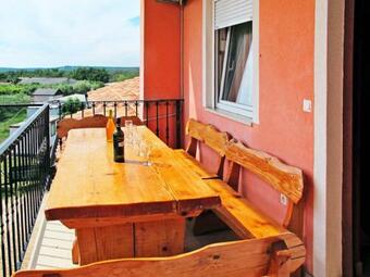 Holiday Home Haus Adriatic (voj510)