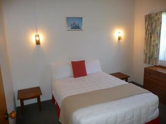 Coachman's Lodge Motel