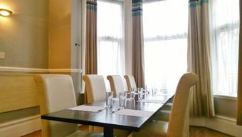 Avis Hotel