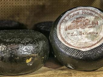 Castiglioncello Del Trinoro Villa Sleeps 8 Pool